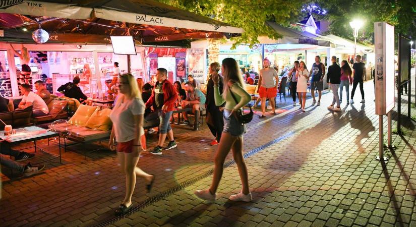 Teljesen átalakul a Petőfi sétány: Siófok polgármestere száműzné a bódékat a partról