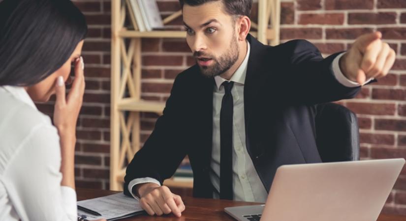 Állásinterjúra ment a nő: azonnal kidobták, amikor meglátták, milyen ruha van rajta