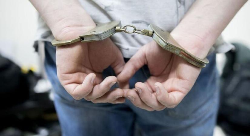 „Megszúrlak, ha nem adsz pénzt!” – nem jutott messzire az agresszív ceglédi fiatal