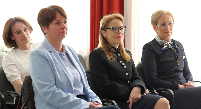 Megváltoztak a diákok, ehhez pedig a pedagógusoknak is alkalmazkodniuk kell – mondta Nyíregyházán a miniszterelnöki biztos