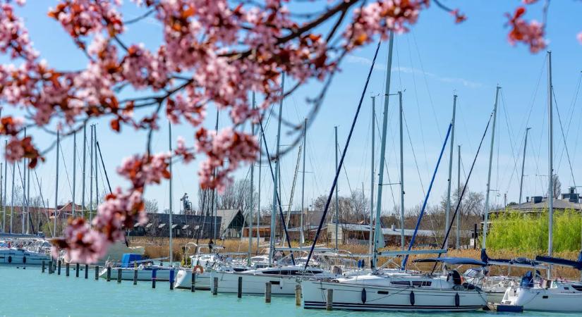 Évszázados romok és virágzó lankák: tavaszi kirándulástippek a Balaton partján