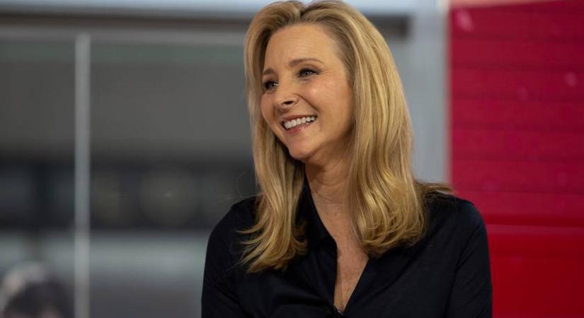 A Jóbarátok Phoebe-je ritkán látott férjével és 27 éves fiukkal ment a premierre: Lisa Kudrownak szép családja van