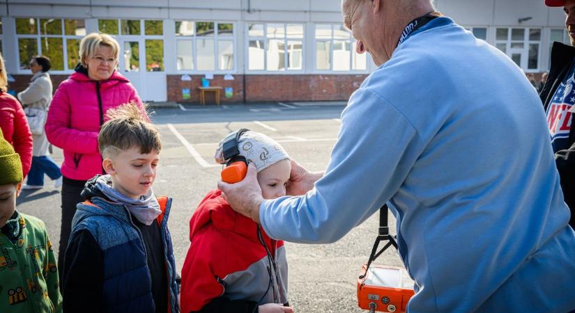 Gyerekzsivallyal telt meg a Soproni Vízmű udvara a világnapon - fotók