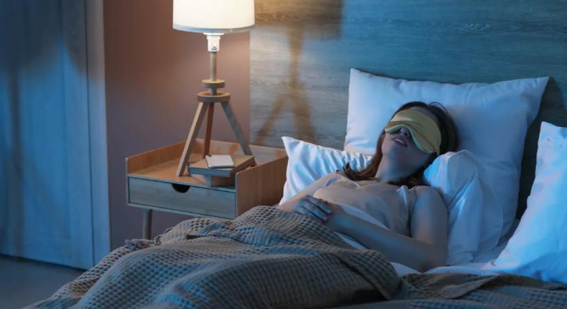 Szépségalvás a ragyogó bőrért: Miért fontos a 23 óra és éjfél közötti időszak?