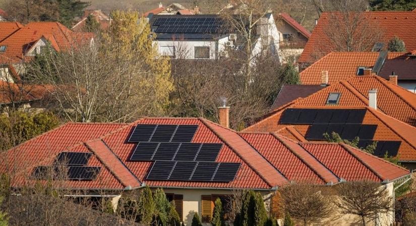 Lezárult a napelemes pályázat első köre - szakértőt kérdeztünk, mi állhat a roham mögött