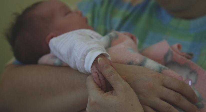 Meggyilkolt csecsemőt találtak Somogyapátiban, a hatgyermekes anya lehet a tettes