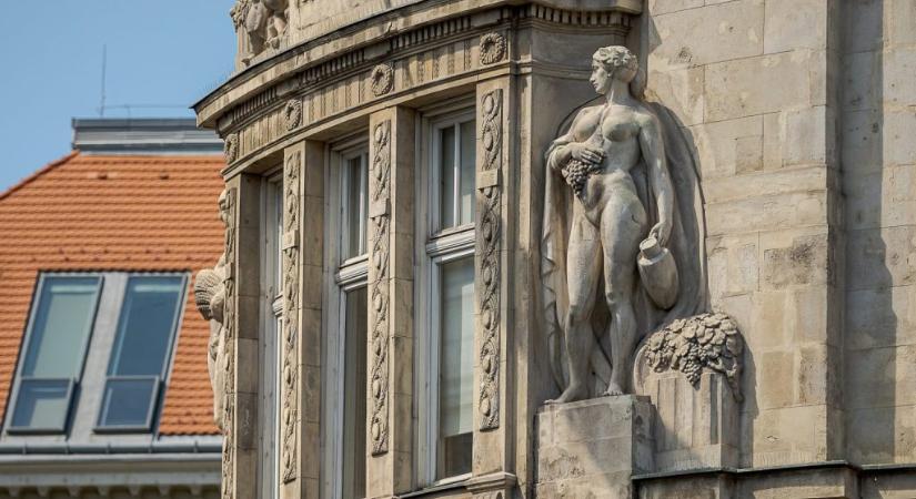 Ezúttal sem kelt el a Pénzügyminisztérium óriása, nem maradt esély választások előtti eladására