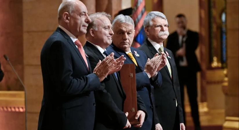 Miniszterelnöki Kabinetiroda: Hankó Balázs maga jelölte Lackfi Jánost a Kossuth-díjra, az író anyja nem vett részt a döntésben