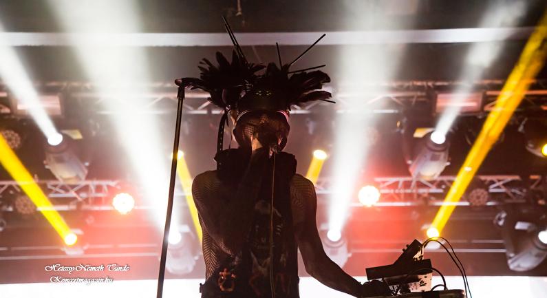 IAMX koncertfotók 2026.03.18. Budapest, Dürer Kert