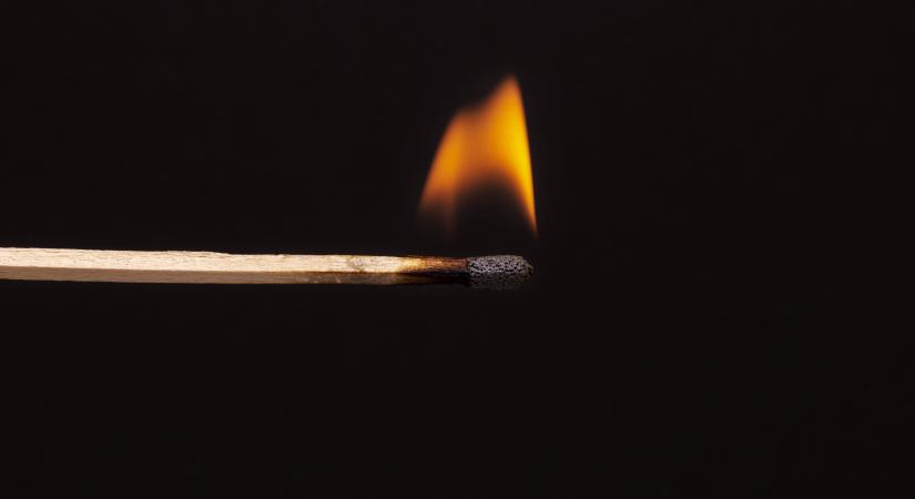 Négy gyerekre gyújtotta rá a házat Homrogdon