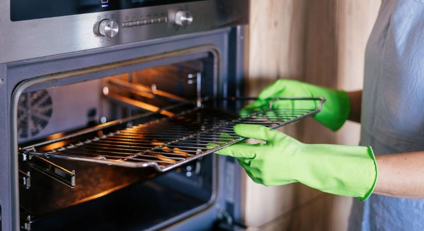 A tökéletes trükk: így lesz újra makulátlan a sütőd súrolás nélkül