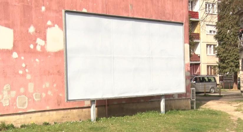 Eltűnnek a propagandaplakátok Kanizsa köztereiről