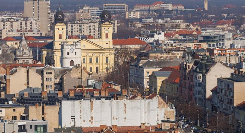 Több ezren érkeznek Debrecenbe, ezekre az útlezárásokra kell számítanod