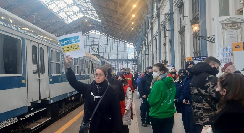 Kisiklott a MÁV-nál az ukrajnai menekültek ingyenjegyéről szóló adatkérésünk