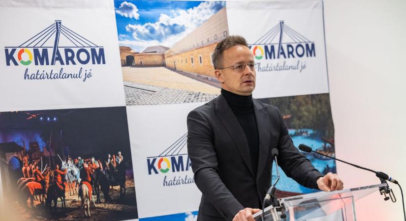 Több milliárdos fejlesztést jelentett be Szijjártó Péter Komáromban