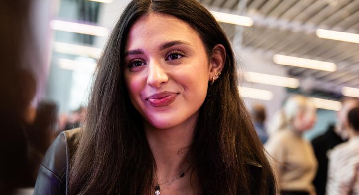 Gesztesi Panka igencsak extrémre vette a figurát vörös szőnyegen, de ezt a ruhát már láttuk valakin