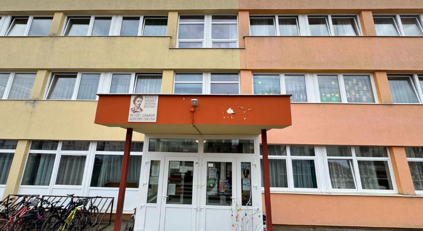 Pánik tört ki Pécelen: a kisiskolás azt hitte, el akarják rabolni egy fekete autóval