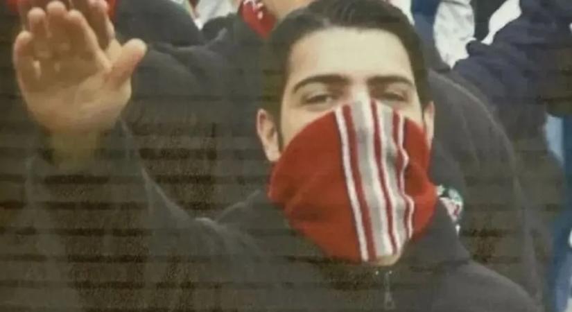 Tiszás náci karlendítés – Nem a megizzadt hónalját szellőztette a szélben az illető