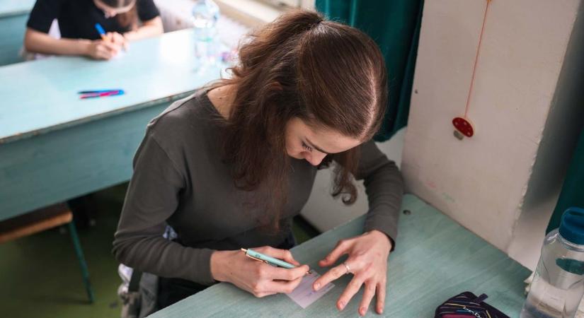 Az ország legügyesebb diákjai mérik össze tudásukat az Arany János Tehetséggondozó Program irodalmi versenyén