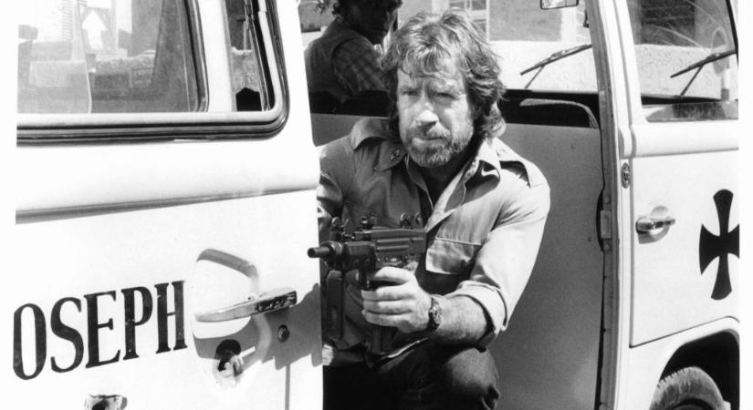 Ezzel a tíz autós mémmel búcsúzunk Chuck Norristól, legyen neki könnyű a föld