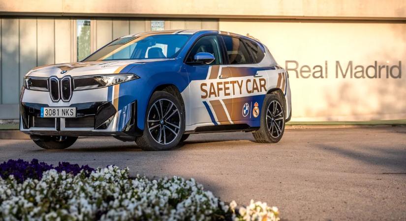 Debreceni BMW iX3-as mutatja az utat a Real Madrid focistáinak