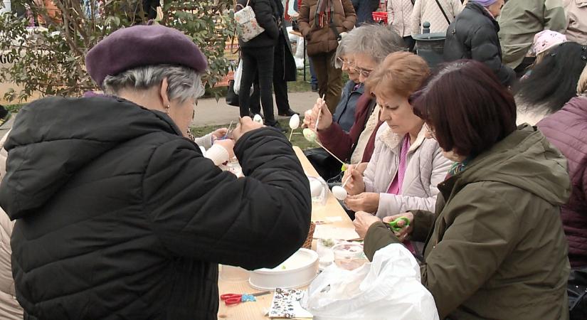 Füstölt sonka és tojásfestés: húsvétra hangolódtak a Vénkerti Lakótelepen