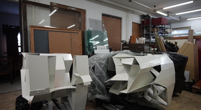 Előkerült a szétszedett fogadópult