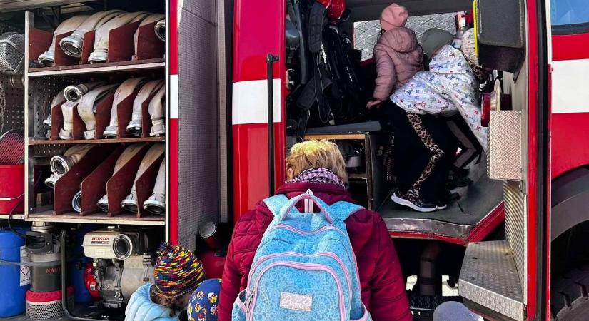 Elképesztően édes látogatók érkeztek több csoportban a Bakony hőseihez (képgaléria)