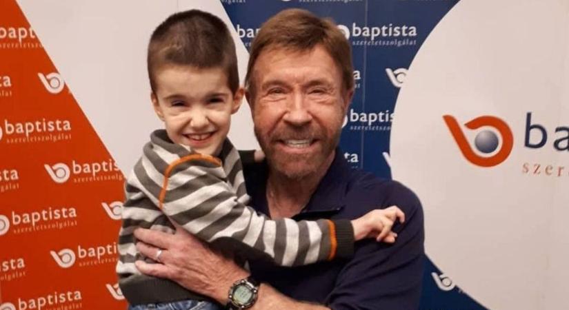 Búcsú Chuck Norristól: Erdélyi Rolika is találkozott a legendás színésszel