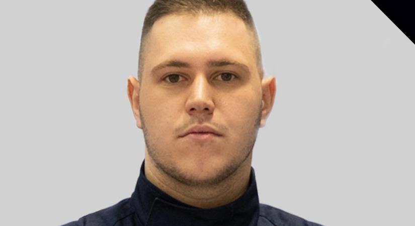 Életét vesztette a rendőr, aki társával egy szarvas tetemét akarta lehúzni az útról, amikor egy másik autó elgázolta