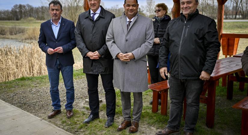 Közösségi tér és turisztikai vonzerő a tiszagyulaházi tó