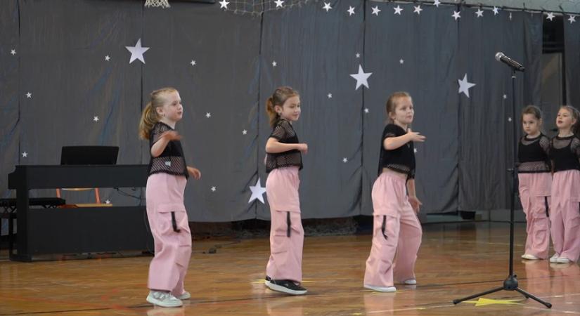 „Ragyogjatok bátran!” – iskolai tehetségkutató Miklósfán