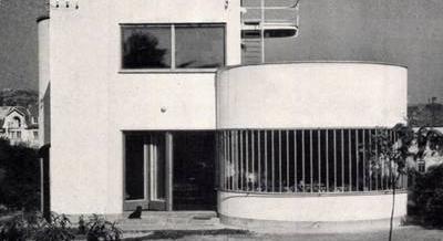 Festőnek készült, az egyetlen olyan, a Bauhausban tanult építészünk lett, akinek van itthon épülete