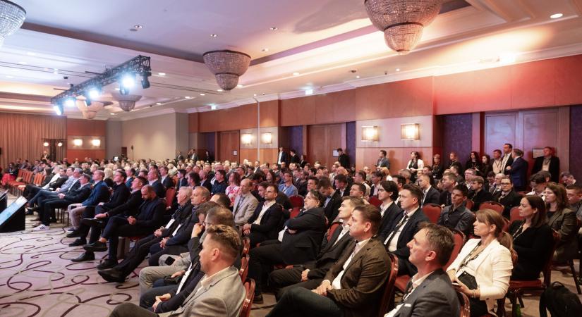 Ezt a helyzetet már nem lehet egyedül kezelni! – az építőipar legégetőbb kérdéseit feszegették a Portfolio Konferencián