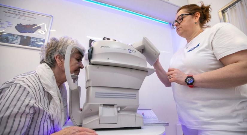 Megmentettek egy 21 éves nőt, tízezreknek váltak elérhetővé az ingyenes szűrések