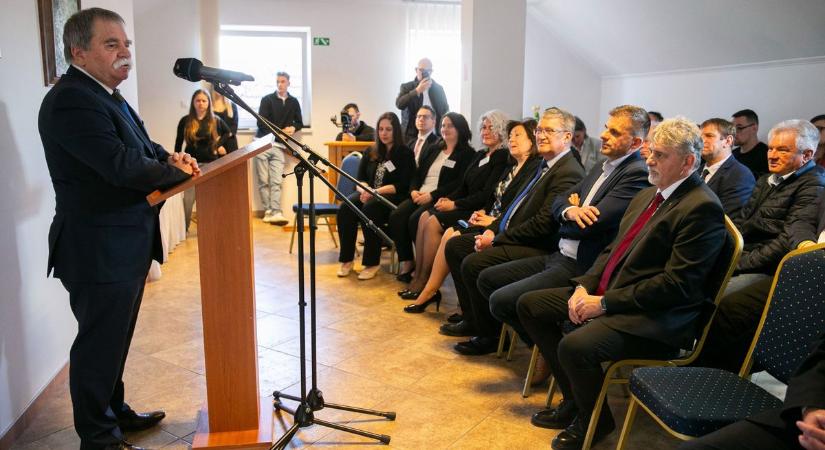 Új épületben működik tovább a tiszakécskei foglalkoztatási osztály – fotók, videó