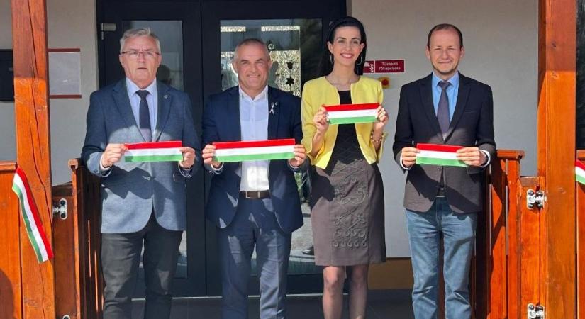 Új bölcsődét adtak át Véménden – húsvét után érkeznek a gyerekek