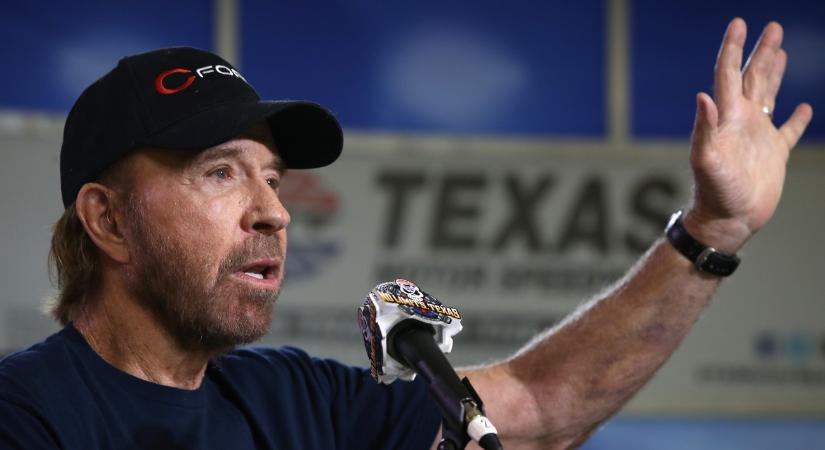 A férfi, akiből legenda lett: Chuck Norris legikonikusabb pillanatai képeken