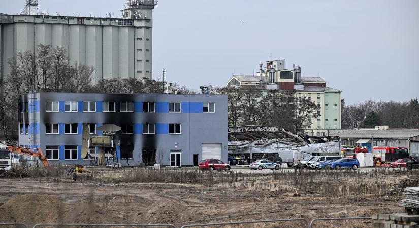 Izrael-ellenes csoport borított lángba egy csehországi raktárépületet