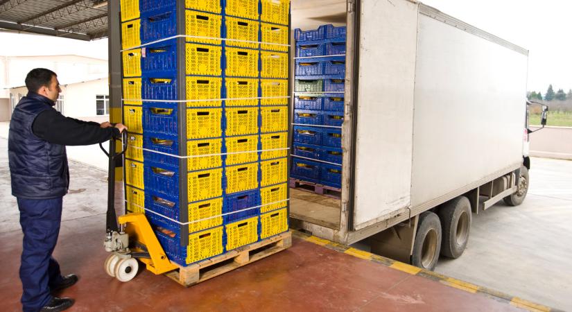 Rengeteg zöldség, gyümölcs hagyja el Spanyolországot: így szállítják őket