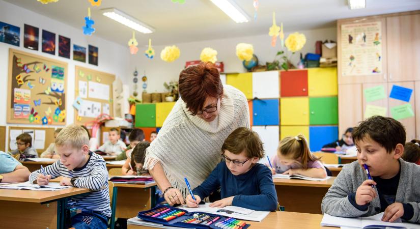 Jó hír a pedagógusoknak, mindenki kap kiegészítő juttatást