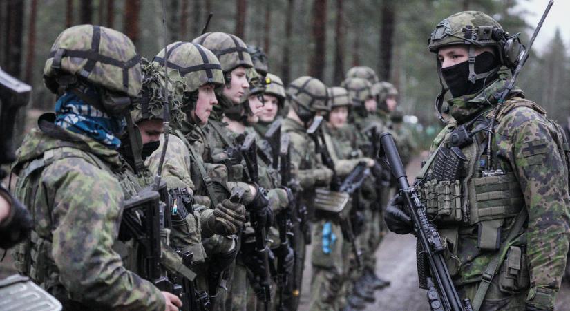A finnek már a legrosszabbra készülnek, a boltoktól a hadseregig minden készen áll a háborúra