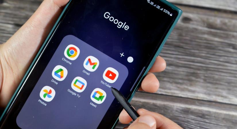 Lehallgat a saját telefonod? Ezzel a beállítással kerülheted el, hogy kényes dolgokat vegyen fel