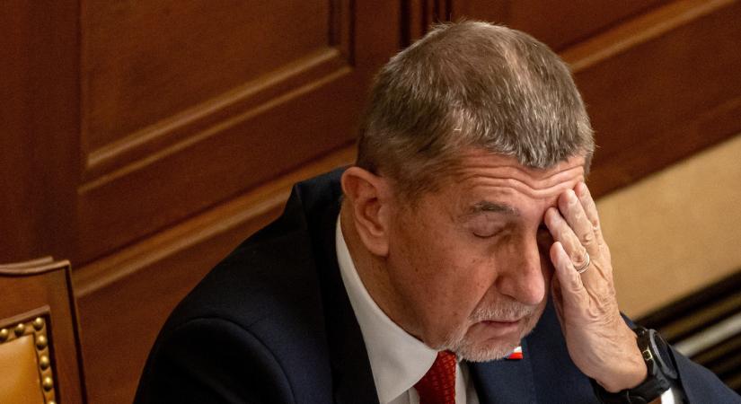 Babis lemondta részvételét a budapesti CPAC-en, mert felgyújtottak egy csehországi fegyvergyárat