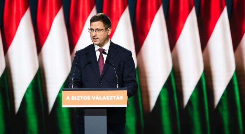 Elemzők: Gulyás Gergely háborús elszólása megakasztotta a Fidesz-kampányt, ráadásul a kormánypárt fő üzenetét hitelteleníti