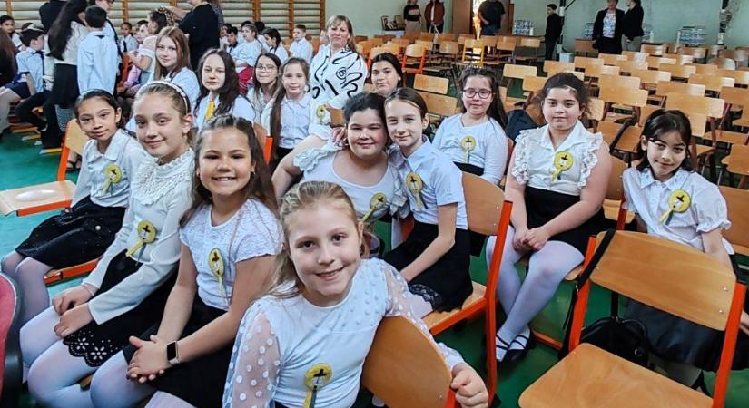 A zene összekötötte a régió katolikus iskoláit