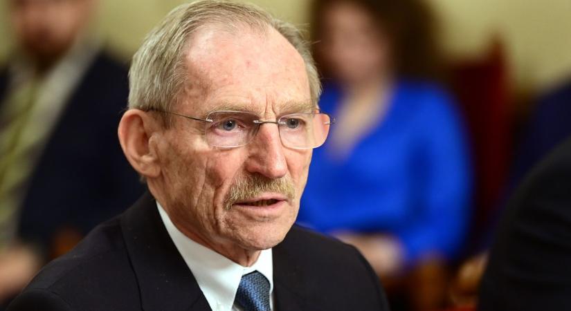 Ezt írta Pintér Sándor a szolgálat közben elhunyt rendőr családjának