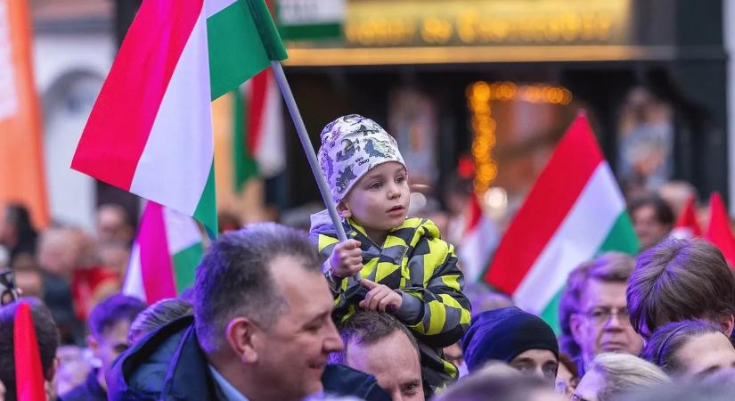 Hidegrázós felvételek kerültek elő - Szentendrén is telt ház várta Orbán Viktort