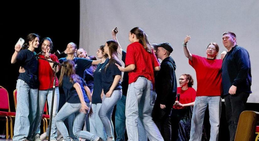 Konfliktusokról, döntési helyzetekről és azok következményeiről szól az EJROK színjátszóinak műsora