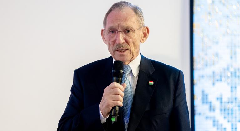 Pintér Sándor levelet írt a 22 évesen meghalt rendőr szüleinek